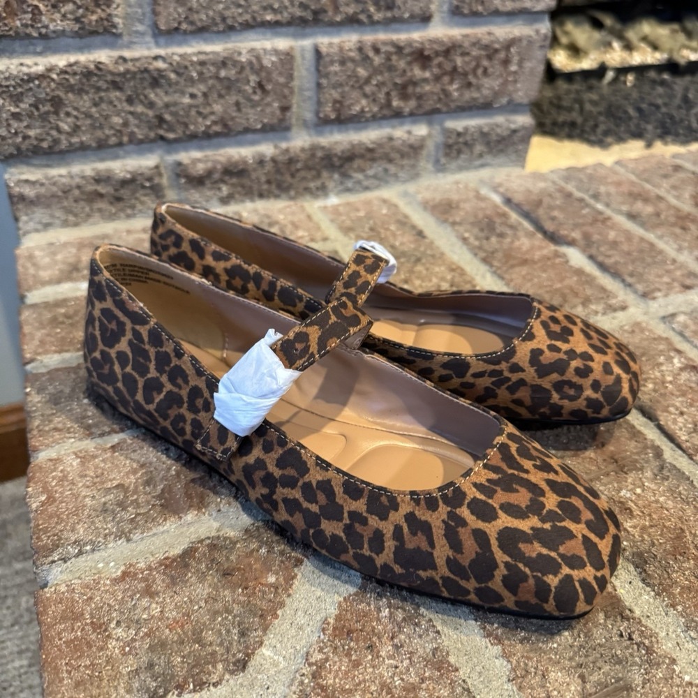 BCBGeneration Harpin‎ Mary Jane Flats Leopard Print Buckle Strap Square Toe Sz 6